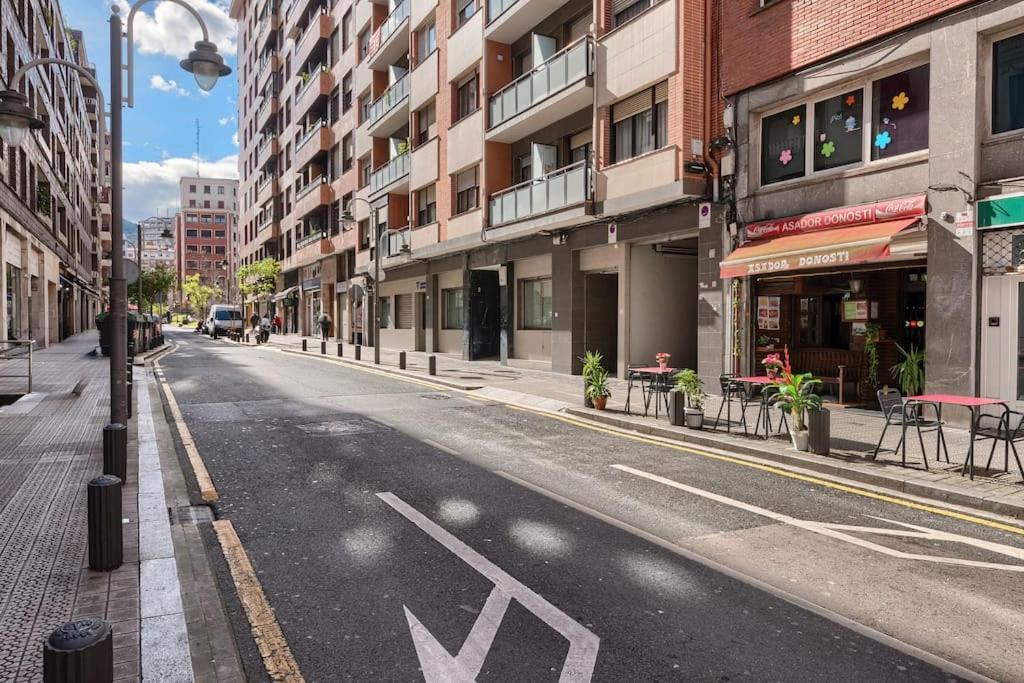 San Mames Football & Parking Bilbao Eksteriør billede
