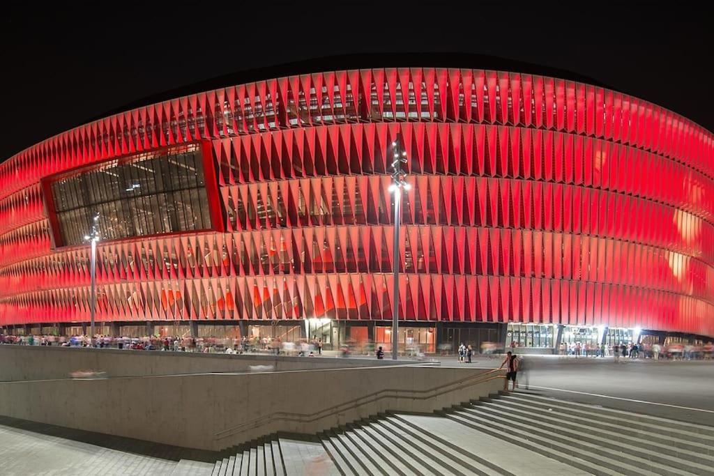 San Mames Football & Parking Bilbao Eksteriør billede